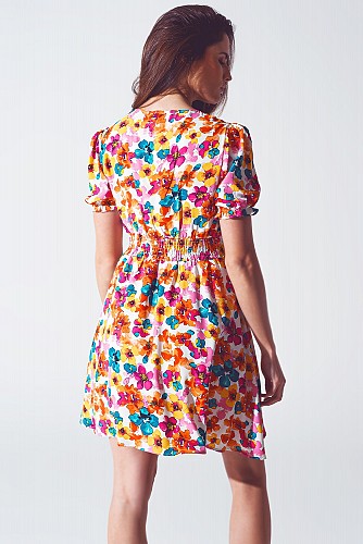 Q2 Short dress with cinched waist in multicolor floral print