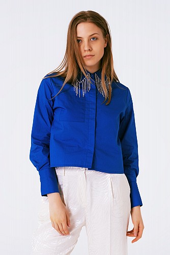 Q2 Shirt With Fringe strass Collar in blue