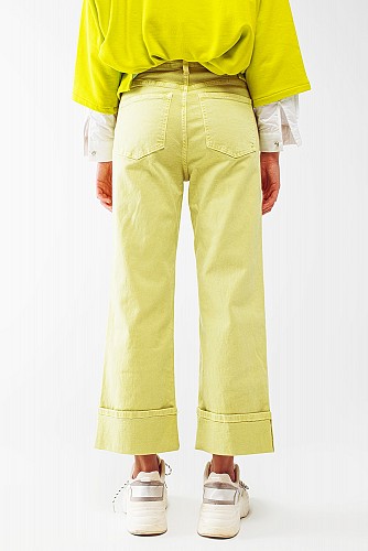 Q2 Straight Leg Jeans with Cropped Hem in Lime Green